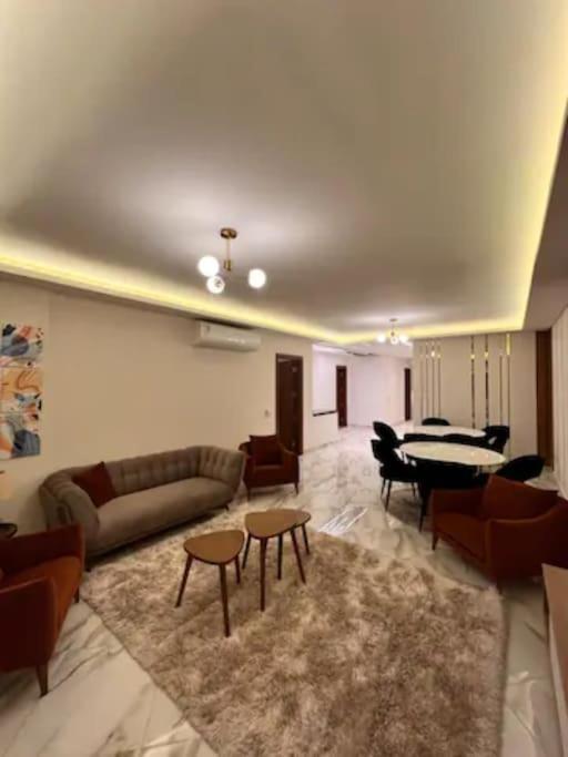 Apartment White Palace Served 32