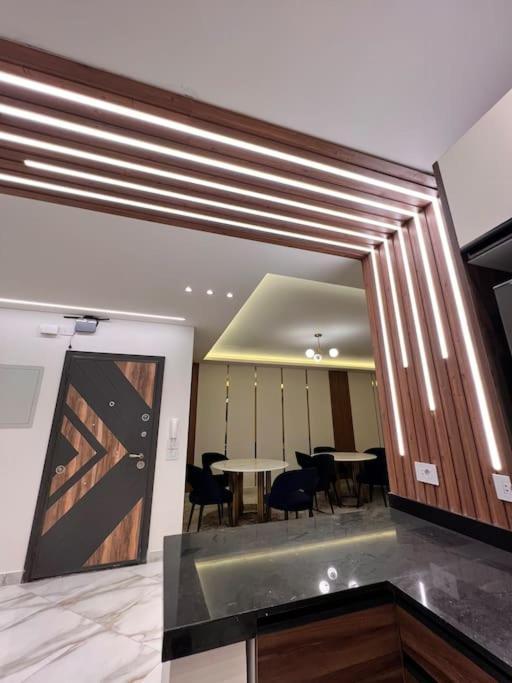 Apartment White Palace Served 32