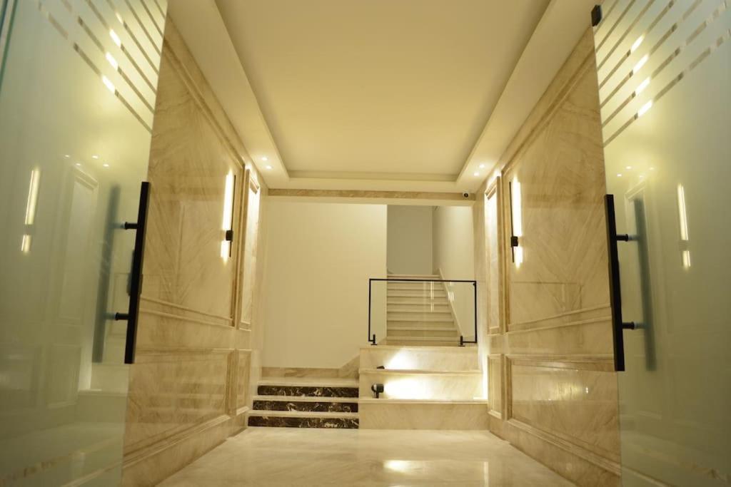 White Palace Served 32 Cairo