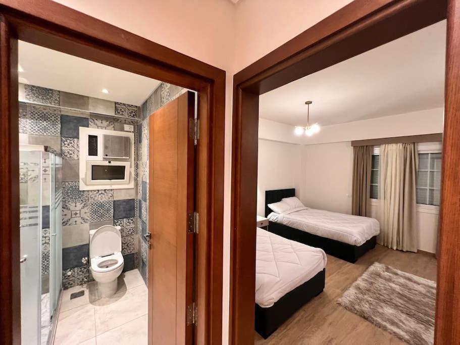 White Palace Served 32 Apartment